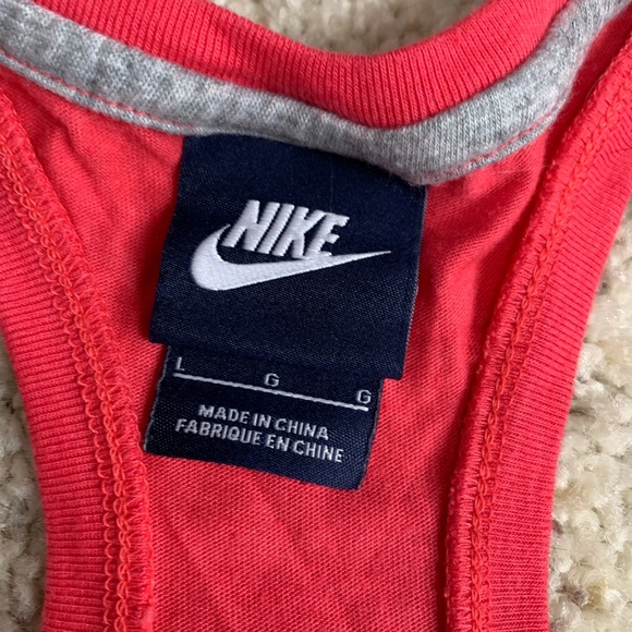 Preloved Nike Tank Top - Picture 2 of 7